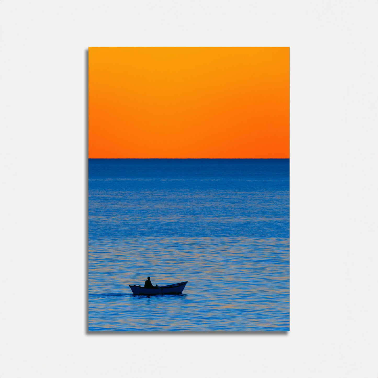 Barco Solitário ao Pôr do Sol Poster