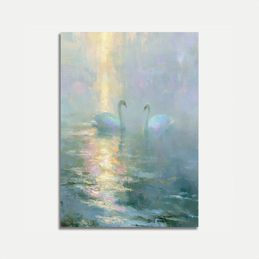 Deux Cygnes dans Lumière Brumeuse Affiche