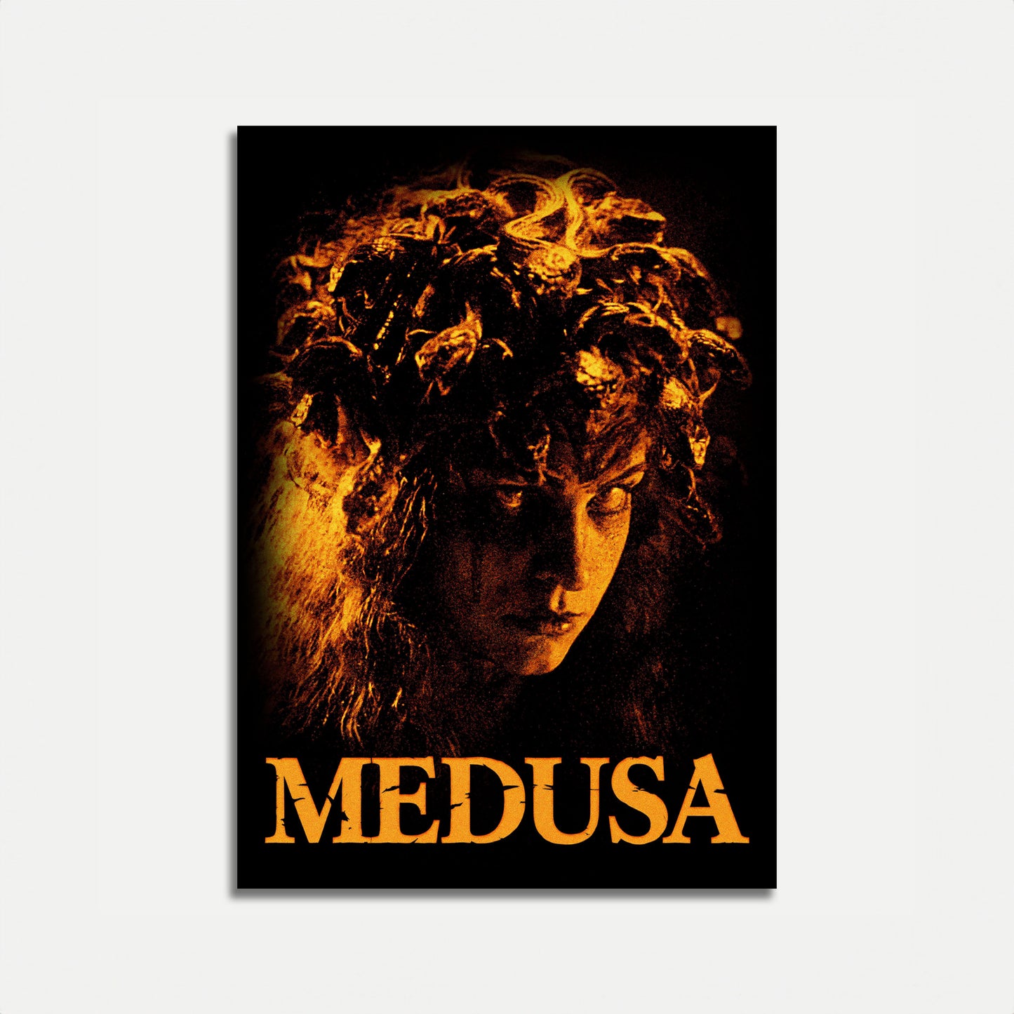 Plakát s mytologickým portrétem Medúzy