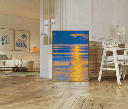 Poster: Surfer bei goldenem Sonnenuntergang