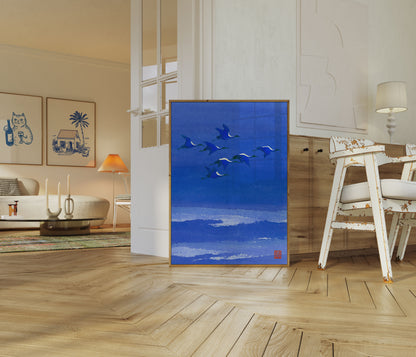 Flyvende traner over havet plakat