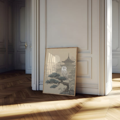Affiche du Hibou des Neiges dans un Jardin Japonais