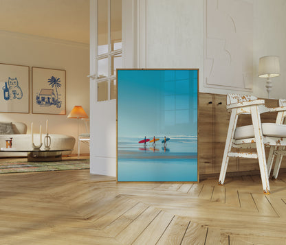 Plakat Surferów Wchodzących do Oceanu