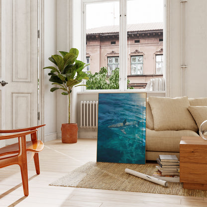 Póster del majestuoso tiburón azul en el océano