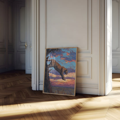 Luipaard klimt boom bij zonsondergang poster
