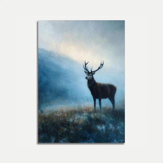 Majestätischer Hirsch in nebligen Bergen Poster