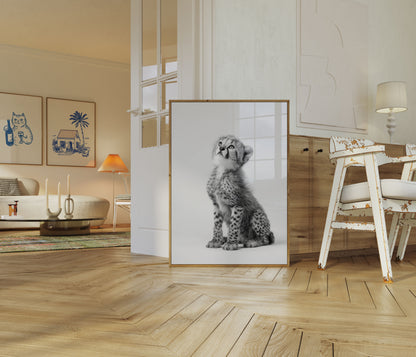 Póster de un majestuoso cachorro de guepardo