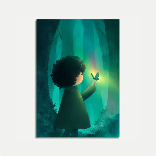 Mädchen setzt Schmetterling im Wald frei Poster