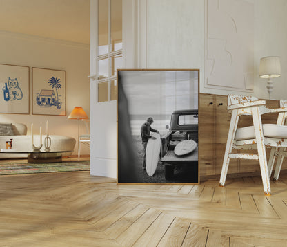 Cartaz de Surfista com Caminhão Vintage