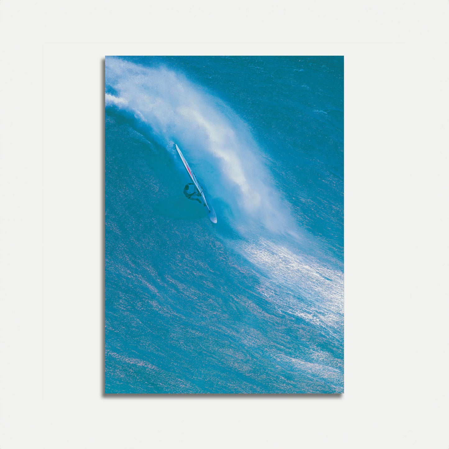 Poster: Surfer reitet Ozeanwelle