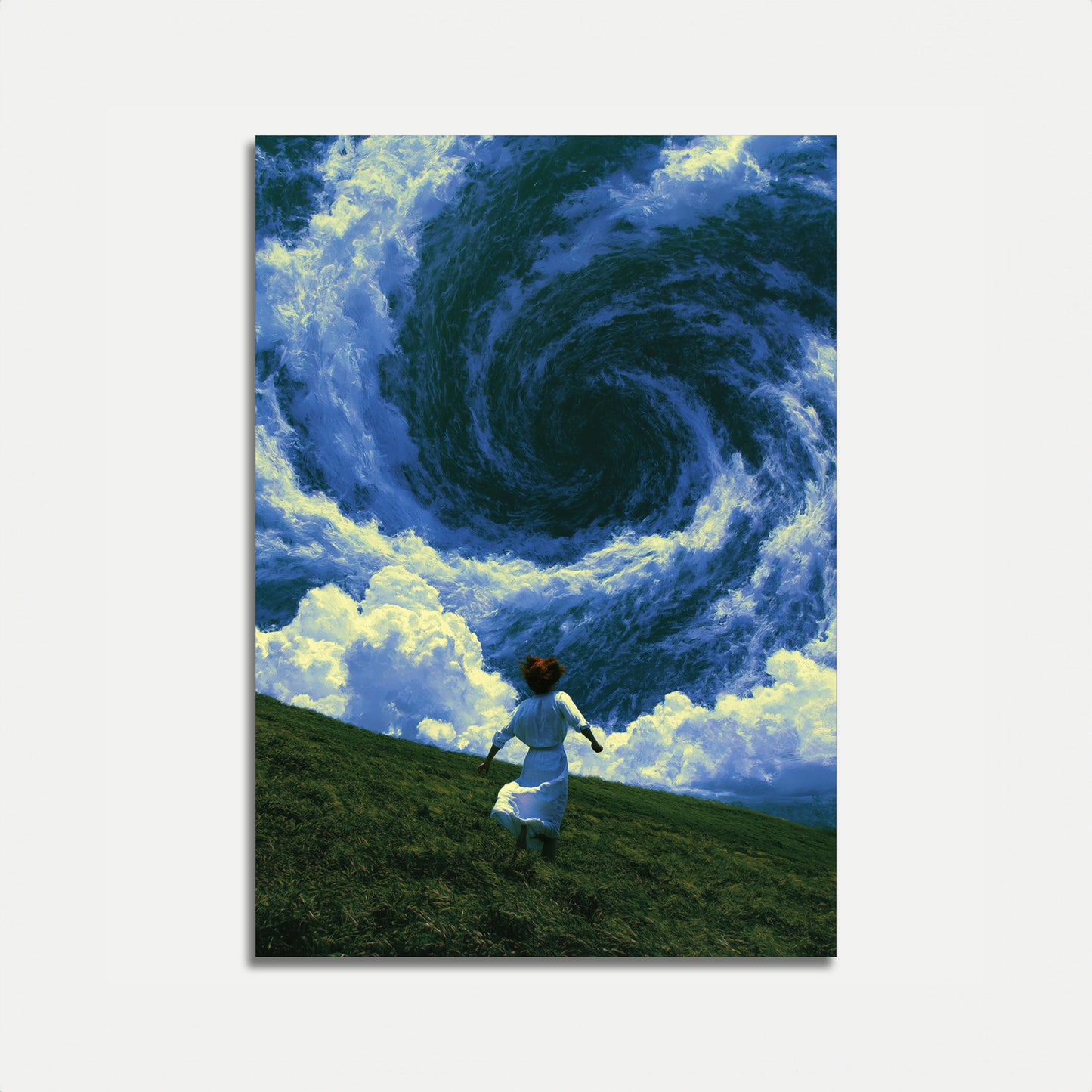 Poster: Donna insegue nubi temporalesche