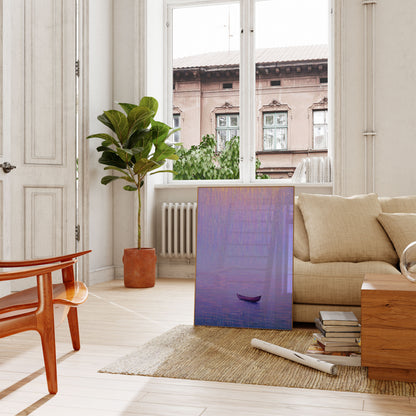 Bateau solitaire dans les eaux violettes – Affiche