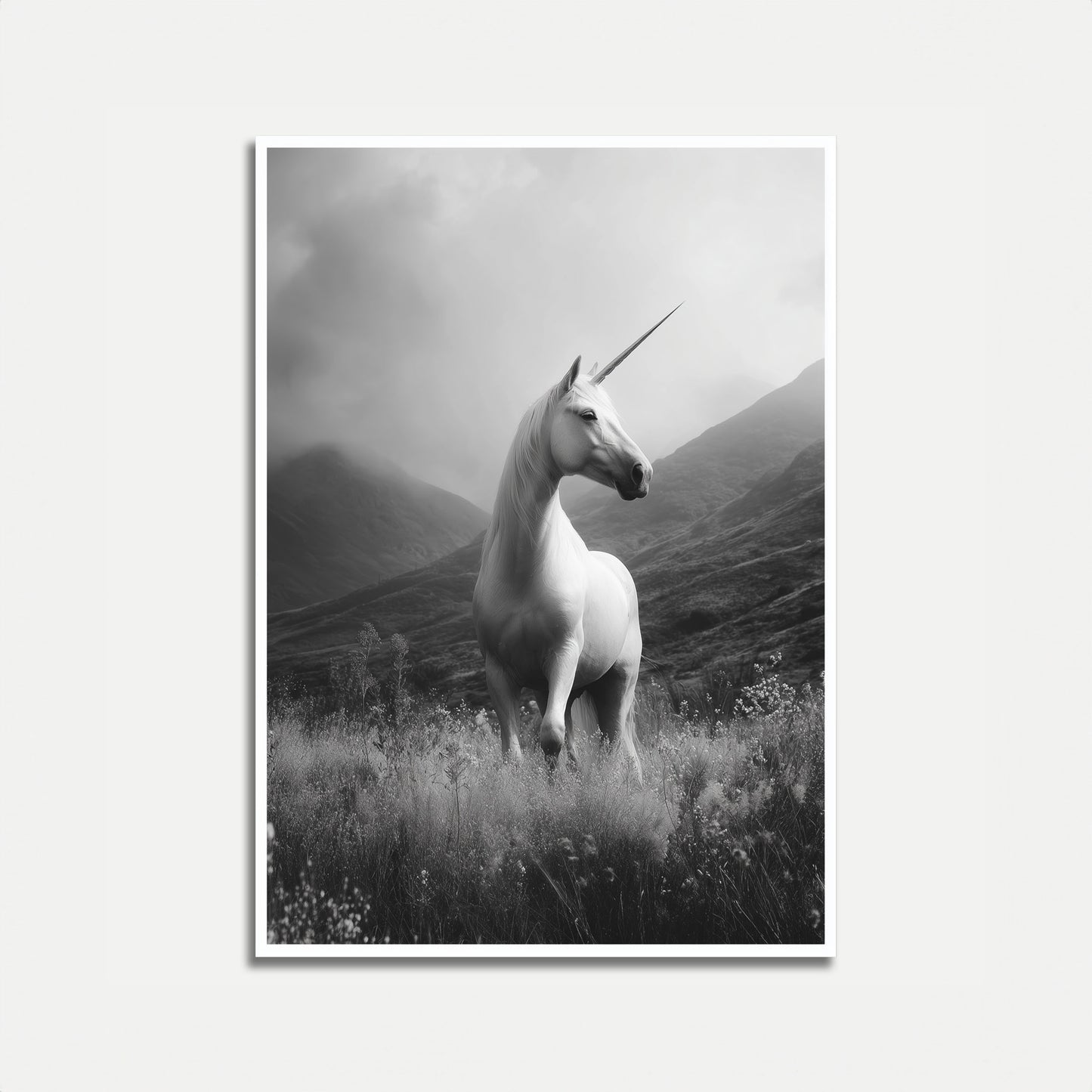 Póster de la montaña del unicornio místico